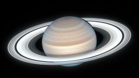 Imagen sorprendentemente clara muestra verano en Saturno capturada por Telescopio Espacial Hubble