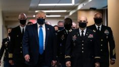 Trump llevó mascarilla durante su visita a un hospital militar de Maryland