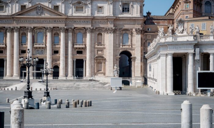 Una vista general de la Plaza de San Pedro, en la Ciudad del Vaticano, Vaticano, el 12 de abril de 2020. (Antonio Masiello/Getty Images)
