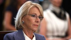 5 estados y el DC demandan a la secretaria de Educación por financiamiento de CARES para escuelas privadas
