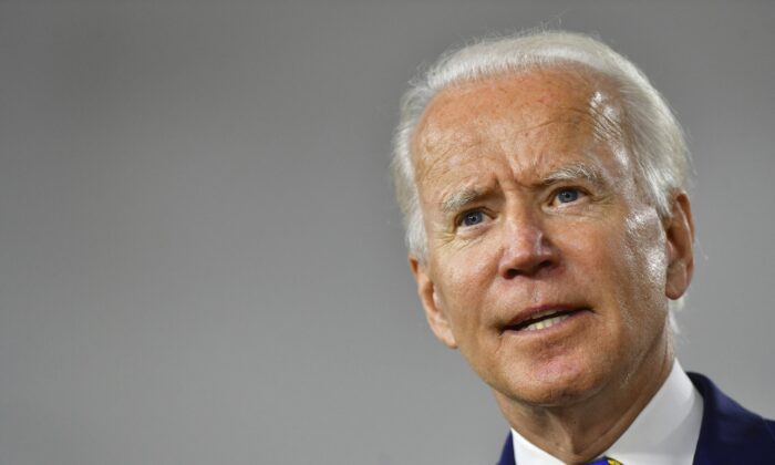 El presunto candidato presidencial demócrata Joe Biden celebra una conferencia de prensa en Wilmington, Del., el 28 de julio de 2020. (Mark Makela/Getty Images)