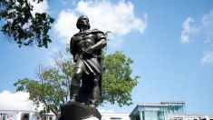 Remueven estatua de Cristóbal Colón en Buffalo, Nueva York, por decisión de funcionarios locales