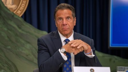 Informe del estado de Nueva York dice que decreto de Cuomo no es responsable de muertes en asilos