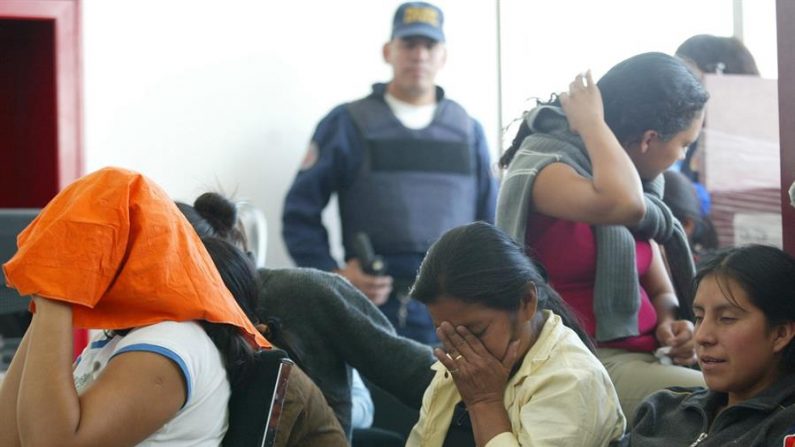 Las autoridades de Honduras retuvieron en 2019 a un poco más de 31,000 inmigrantes irregulares, en su mayoría cubanos, por ingresar de manera ilegal, algunos de ellos con la intención de llegar a Estados Unidos. EFE/José Méndez/Archivo