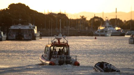 Rescatan a 4 personas de embarcación que encalló en Islas Vírgenes de EE.UU.