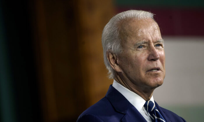 El candidato presidencial demócrata, el exvicepresidente Joe Biden, habla en un evento en el Colwyck Center en New Castle, Del., el 21 de julio de 2020. Se negó a aceptar preguntas de los periodistas. (Drew Angerer/Getty Images)