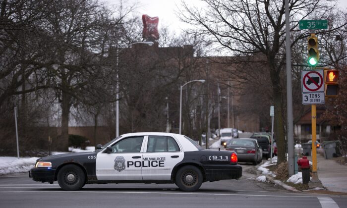Un vehículo de la policía de Milwaukee el 26 de febrero de 2020, fotografía de archivo. (Nuccio DiNuzzo/Getty Images)
