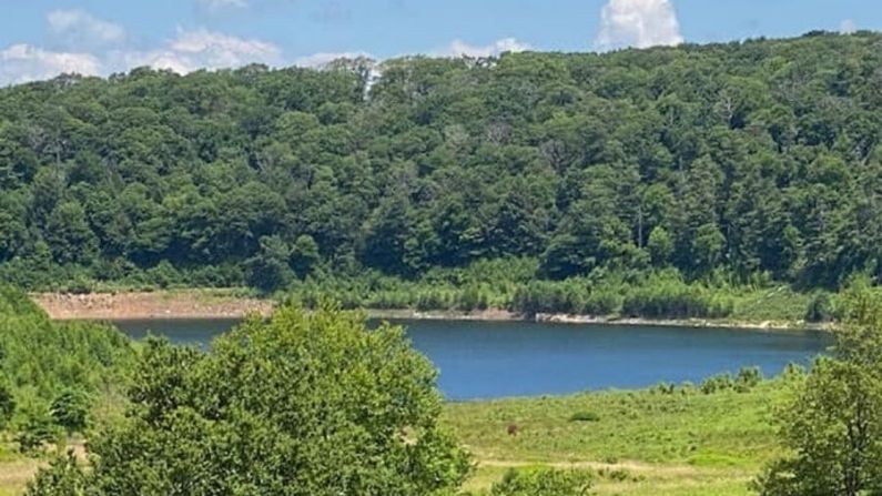 El lago Mountain Lake en Virginia, que se hizo famoso por "Dirty Dancing", se está llenando de nuevo después de estar seco durante más de una década. (Cortesía de Mountain Lake Lodge)