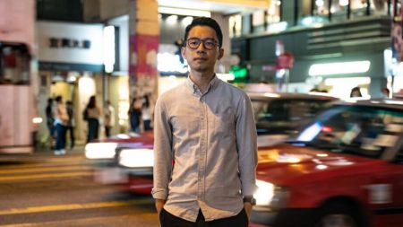 El exilio de Nathan Law es una prueba de la decadencia democrática de Hong Kong