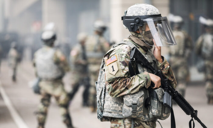 Tropas de la Guardia Nacional en una foto de archivo (Charlotte Cuthbertson/The Epoch Times)
