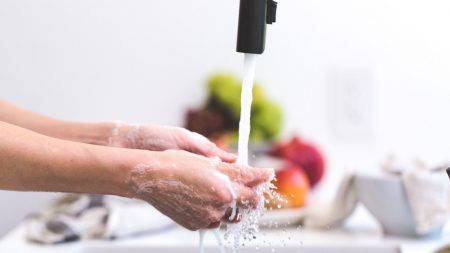 Donante anónimo paga facturas de agua atrasadas de los residentes de toda una ciudad