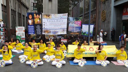 Meditación y vigilia en México piden fin a 21 años de persecución a Falun Dafa en China