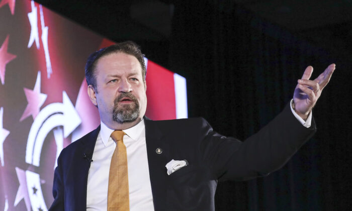 Sebastian Gorka habla en la Cumbre de Acción de Adolescentes de EE.UU. en Washington el 25 de julio de 2019. (Samira Bouaou/The Epoch Times)
