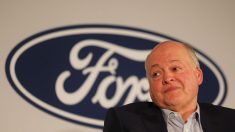 Ford seguirá fabricando autos de policía en medio de una campaña de presión, dice el CEO
