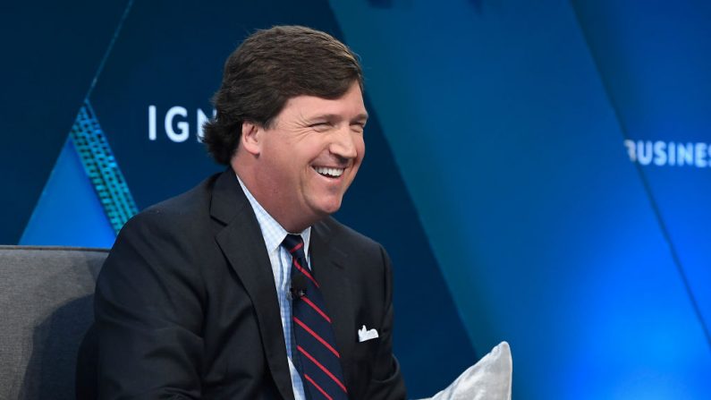 Tucker Carlson, anfitrión de "Tucker Carlson Tonight" habla en el escenario de IGNITION en el Time Warner Center el 29 de noviembre de 2017 en la ciudad de Nueva York. (Roy Rochlin/Getty Images)