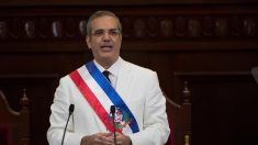 Abinader asume la Presidencia dominicana en ceremonia reducida por COVID-19
