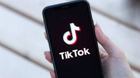 Versión china de TikTok limita tiempo de uso de la aplicación a menores de 14 años