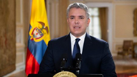 Presidente colombiano Iván Duque ordena replantear la reforma fiscal tras protestas callejeras