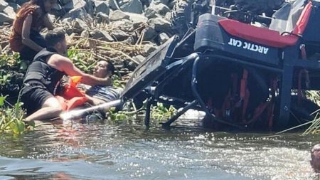 Ayudante de sheriff salva la vida de 3 personas luego que ATV se estrellara en un río en California