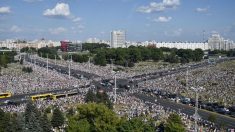 Enorme protesta en Bielorrusia mientras el “último dictador” de Europa rechaza nuevas elecciones