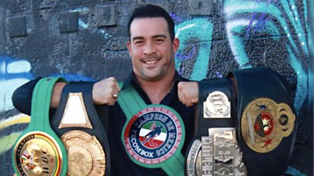 Campeón de boxeo de peso pesado tiene la misión de ayudar a niños intimidados en las escuelas