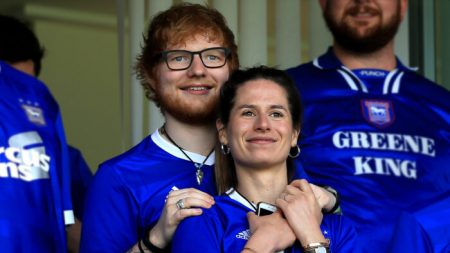 Ed Sheeran y su esposa Cherry Seaborn de ‘Over the Moon’, están esperando su primer bebé
