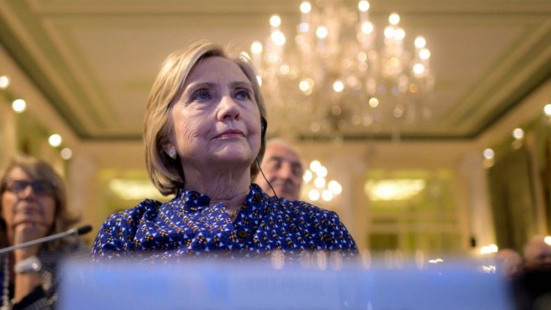 La exsecretaria de Estado de EE.UU. Hillary Clinton asiste a la 45ª edición del foro anual de economía "The European House Ambrosetti" en Villa D'Este en Cernobbio, cerca de Como, en el norte de Italia, el 6 de septiembre de 2019. (Marco Bertorello/AFP vía Getty Images)