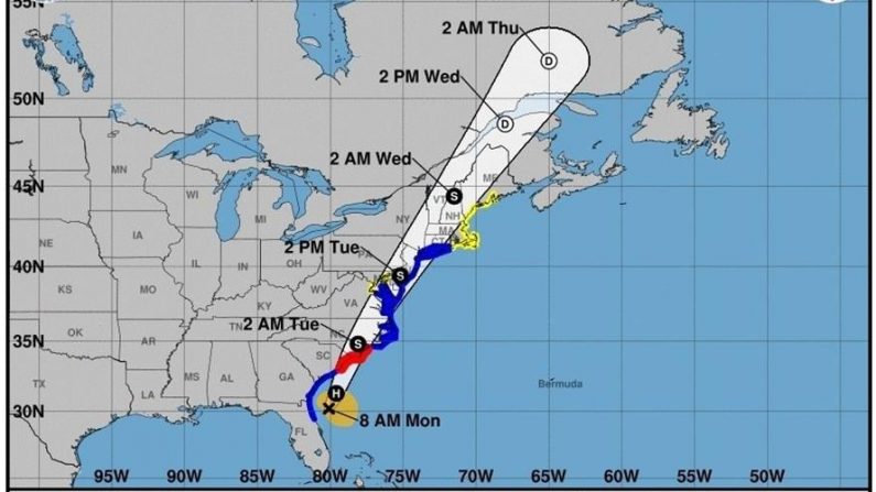 Fotografía cedida el 3 de agosto de 2020 por el Centro Nacional de Huracanes (NHC) donde se muestra el pronóstico de cinco días de la tormenta tropical Isaías de su paso por Estados Unidos. EFE/NHC