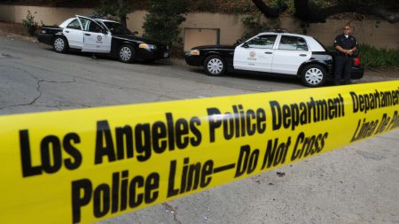 Los Ángeles pagará 8 millones a familia de joven latino muerto por policía