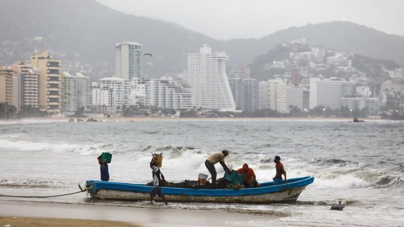 Vista general de una playa en el balneario de Acapulco, en el estado de Guerrero (México). EFE/David Guzmán