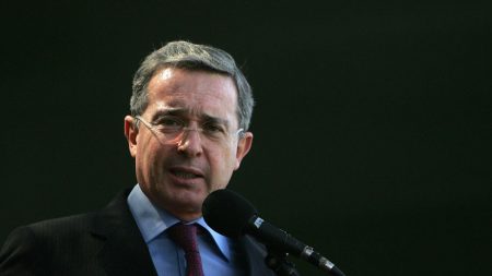 Uribe agradece apoyo de Trump y de expresidentes tras fallo que lo deja libre