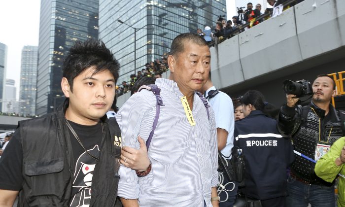 El magnate de los medios de comunicación de Hong Kong, Jimmy Lai, el 11 de diciembre de 2014. Su mansión y el edificio de Next Media fueron bombardeados el 12 de enero de 2015, y la gente de Hong Kong está preocupada por la conexión de los ataques con el régimen chino. (Yu Kong/Epoch Times)