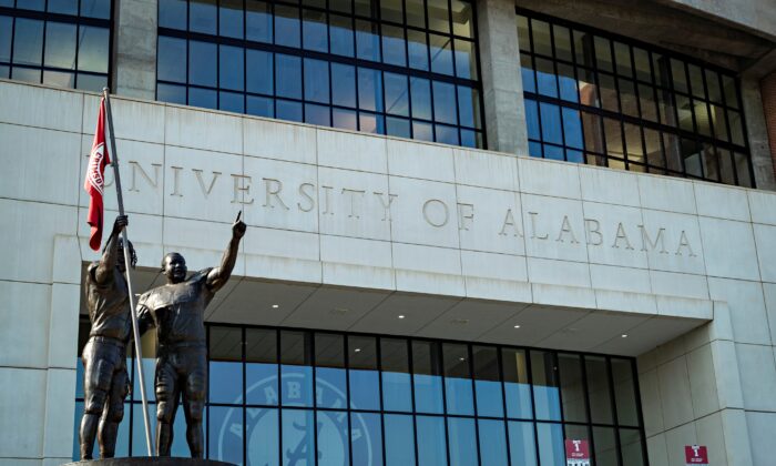 El estadio Bryant-Denny del campus de la Universidad de Alabama en una imagen de archivo del 22 de septiembre de 2018. (Wesley Hitt/Getty Images)
