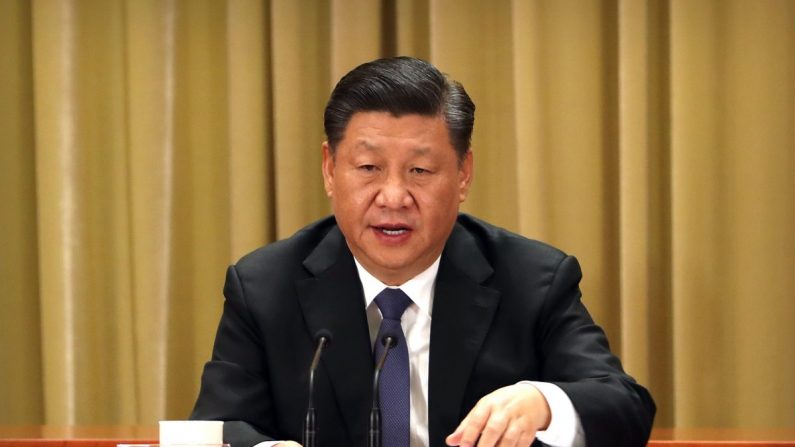 El líder chino Xi Jinping habla en Beijing el 2 de enero de 2019. (MARK SCHIEFELBEIN/AFP/Getty Images)
