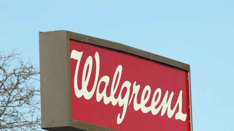 Un letrero señala la ubicación de un Walgreens el 18 de marzo de 2020 en Hicksville, Nueva York. (Bruce Bennett/Getty Images)