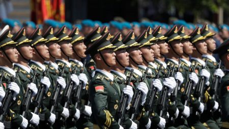 China supera a Estados Unidos en construcción de barcos militares, según exoficial de inteligencia
