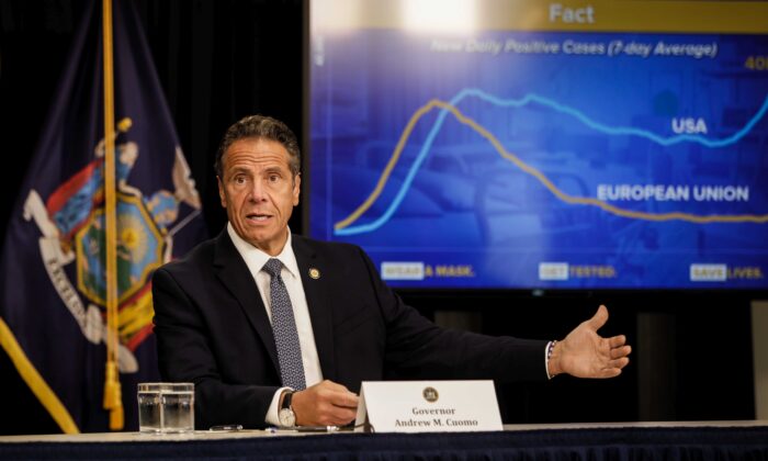 El gobernador de Nueva York, Andrew Cuomo, en una conferencia de prensa en la ciudad de Nueva York el 1 de julio de 2020. (Byron Smith/Getty Images)