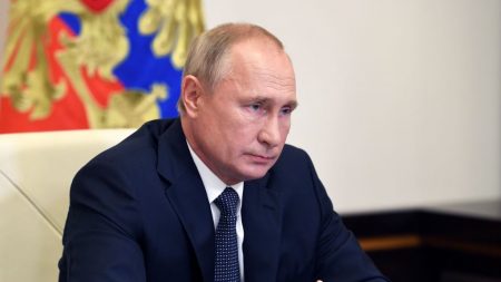 Rusia responde a EE.UU. con expulsión de 10 diplomáticos, lista negra y sanciones