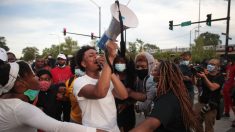 Tácticas de Black Lives Matter provocan choque de residentes de Chicago contra manifestantes