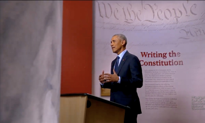 En esta captura de pantalla de la transmisión en vivo de la Convención Nacional Demócrata 2020 de Estados Unidos, el expresidente Barack Obama se dirige a la convención virtual el 19 de agosto de 2020. (DNCC vía Getty Images)