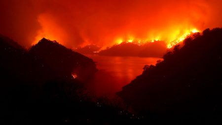 Seis muertos y casi 200,000 evacuados por múltiples incendios en California