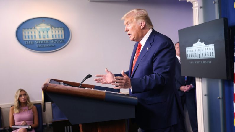 El presidente Donald Trump durante una conferencia de prensa en la sala de reuniones de la Casa Blanca en Washington el 31 de agosto de 2020. (Win McNamee/Getty Images)