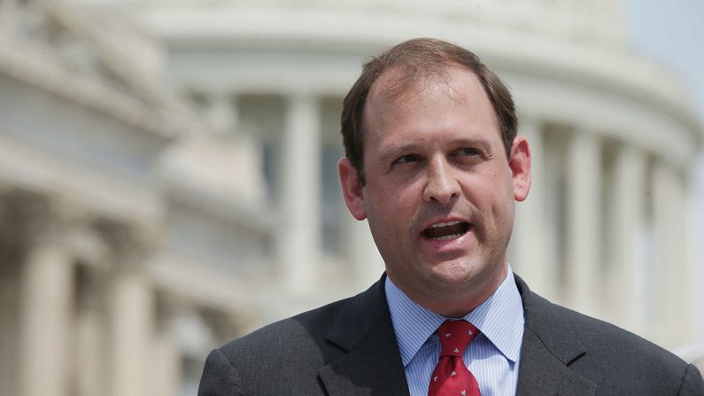 El representante Andy Barr (R-Ky.) durante una conferencia de prensa en Washington el 20 de mayo de 2014. (Chip Somodevilla/Getty Images)