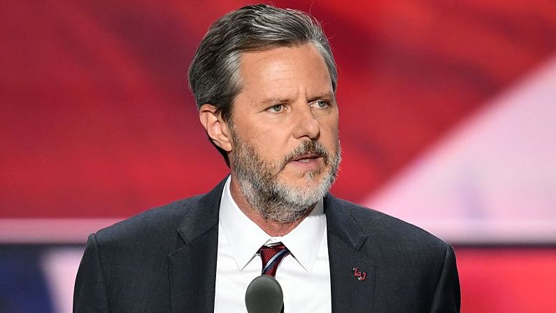 El presidente de la Universidad de la Libertad, Jerry Falwell, Jr., habla en el último día de la Convención Nacional Republicana el 21 de julio de 2016, en Cleveland, Ohio. (JIM WATSON/AFP a través de Getty Images)
