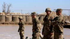 Tropas de EE. UU. se retiran de la base del campamento de Taji en Irak