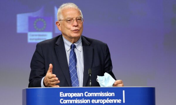 El alto representante de la UE para Asuntos Exteriores y Política de Seguridad, Josep Borrell, ofrece una conferencia de prensa en Bruselas, Bélgica, el 26 de mayo de 2020. (Pool/Getty Images)