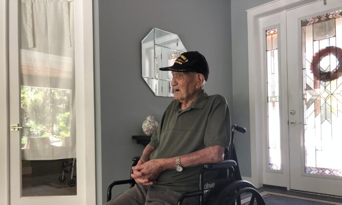 Louis DeBiasio, veterano de la Segunda Guerra Mundial en la Marina, cumple 105 años el lunes 10 de agosto de 2020. (Cortesía de Michael DeBiasio)