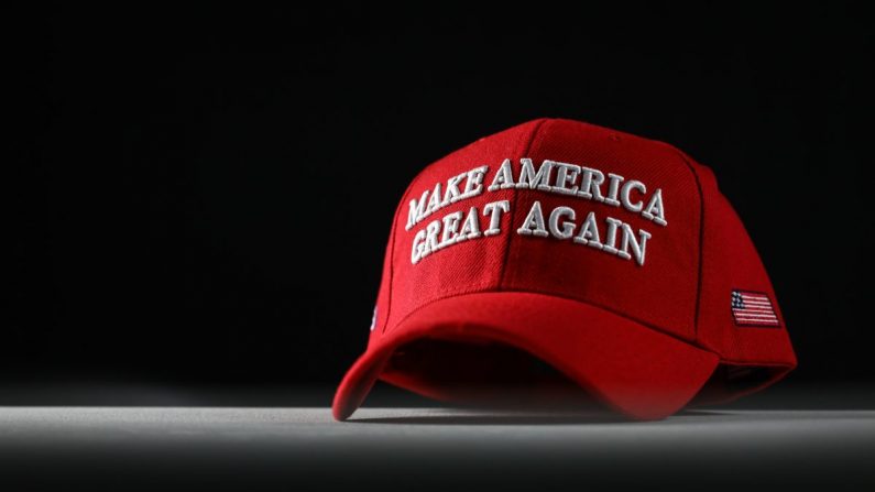 Un sombrero Make America Great Again, conocido coloquialmente como sombrero MAGA, en una fotografía de archivo. (Samira Bouaou/The Epoch Times)