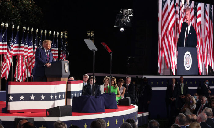 El presidente Donald Trump pronuncia su discurso de aceptación de la nominación presidencial republicana en el Jardín Sur de la Casa Blanca en Washington el 27 de agosto de 2020. (Alex Wong/Getty Images)
