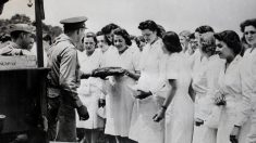 «Una leyenda viviente»: Enfermera veterana de Segunda Guerra Mundial celebra 105 años con desfile en Scottsdale